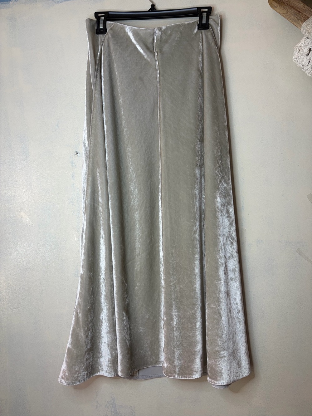 Vince midi length crushed velvet skirt size 6 gray silver preppy